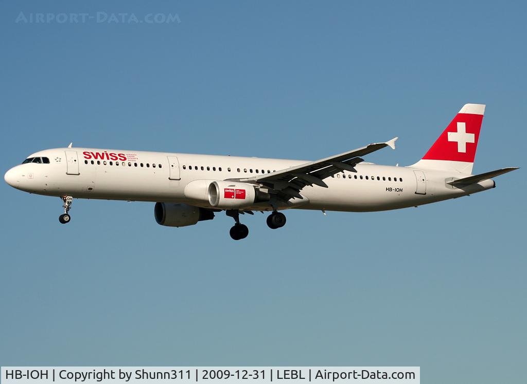 HB-IOH, 1997 Airbus A321-111 C/N 664, Landing rwy 25R