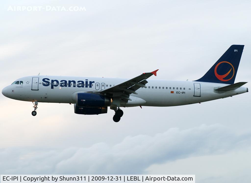 EC-IPI, 2003 Airbus A320-232 C/N 2027, Landing rwy 25R in new c/s...