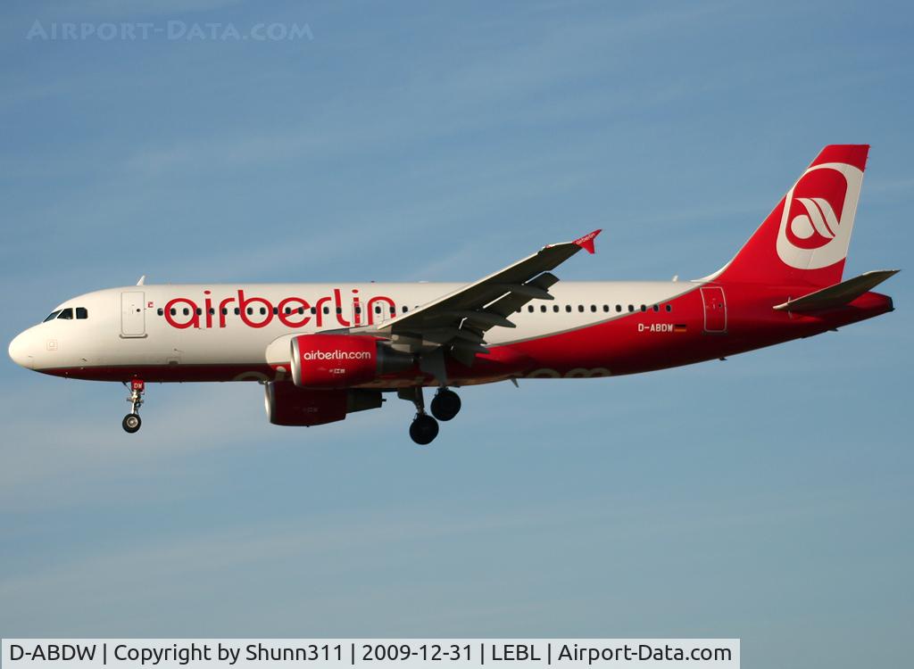 D-ABDW, 2009 Airbus A320-214 C/N 3945, Landing rwy 25R
