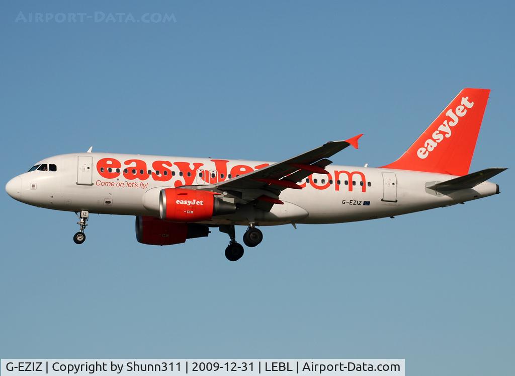 G-EZIZ, 2005 Airbus A319-111 C/N 2646, Landing rwy 25R