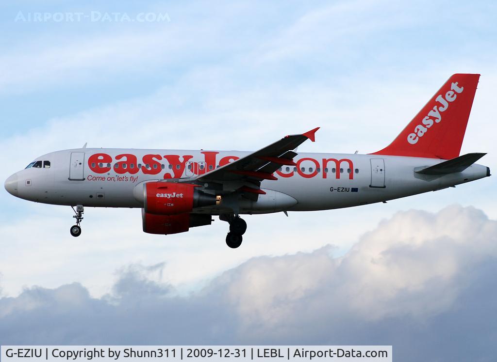 G-EZIU, 2005 Airbus A319-111 C/N 2548, Landing rwy 25R