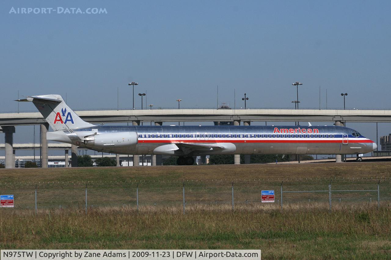 N975TW, 1999 McDonnell Douglas MD-83 (DC-9-83) C/N 53625, American Airlines at DFW
