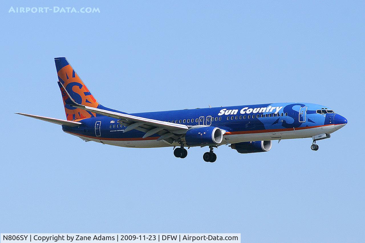 N806SY, 1998 Boeing 737-8Q8 C/N 28215, Sun Country 737 landing at DFW