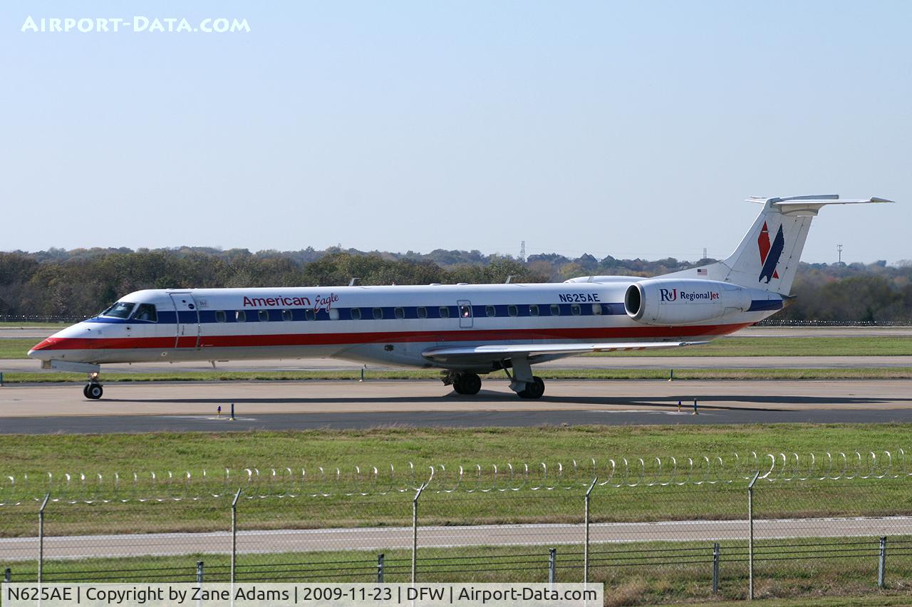 N625AE, 1999 Embraer ERJ-145LR (EMB-145LR) C/N 145115, American Eagle at DFW