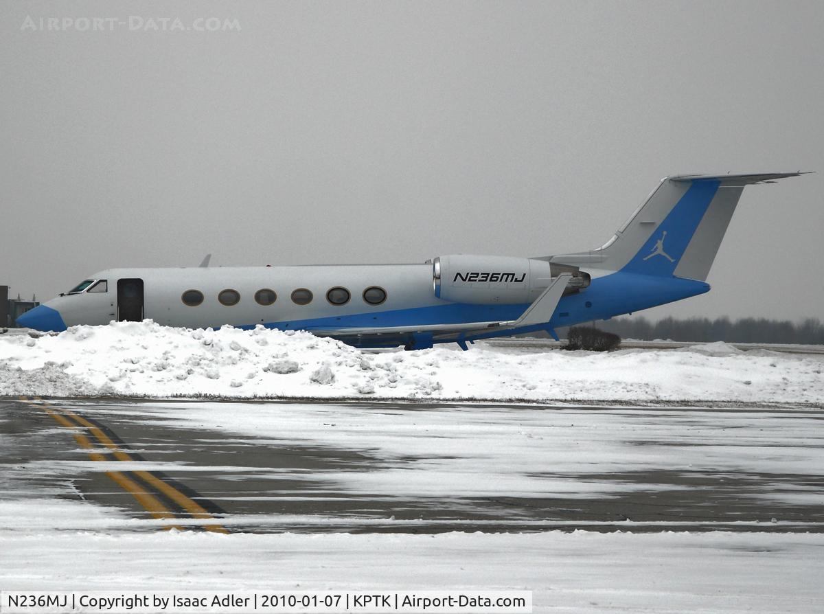 N236MJ, 1991 Gulfstream Aerospace G-IV C/N 1177, Parked at KPTK