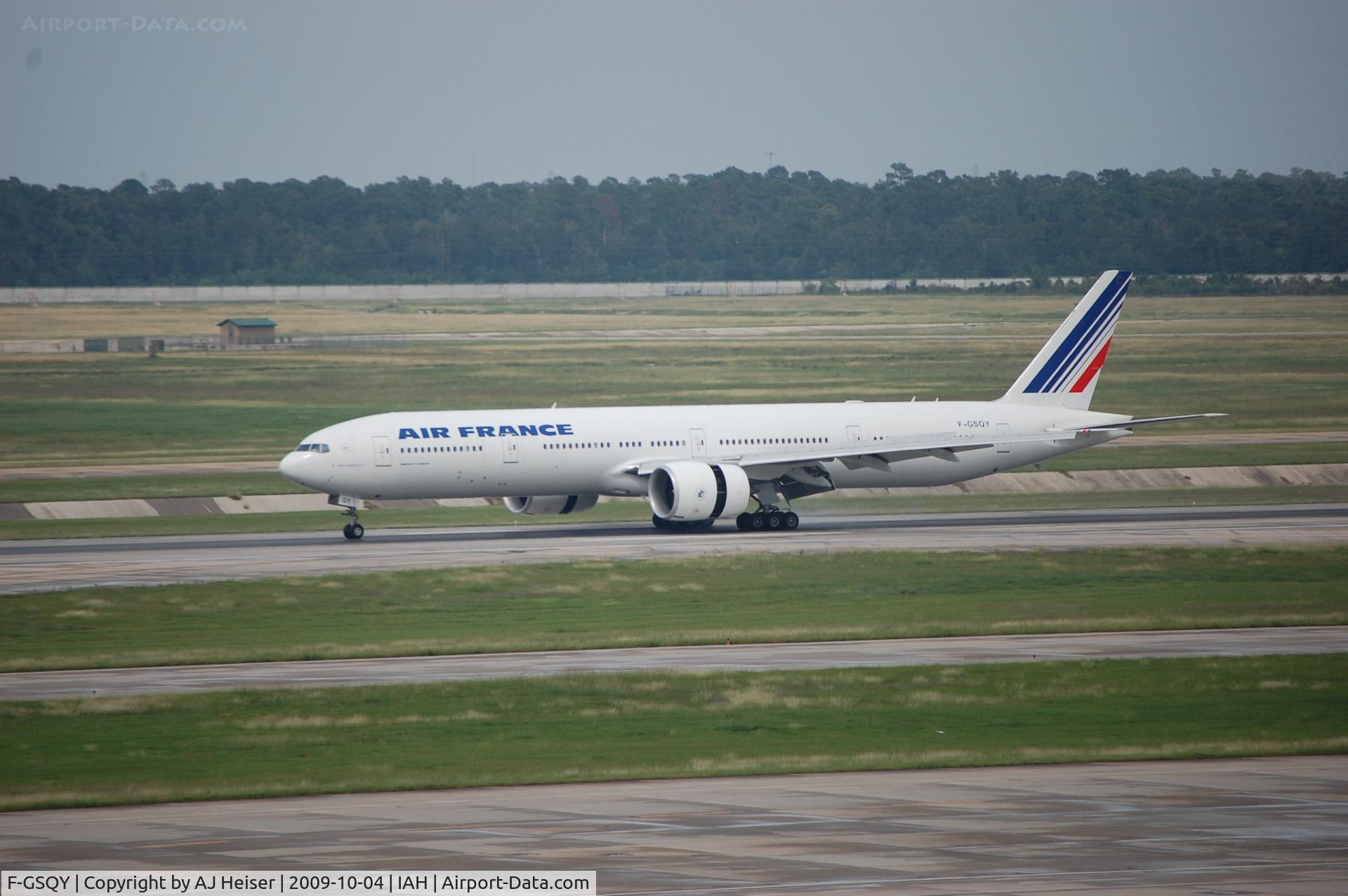 F-GSQY, 2007 Boeing 777-328/ER C/N 35678, F-GSQY landing roll rwy 26L