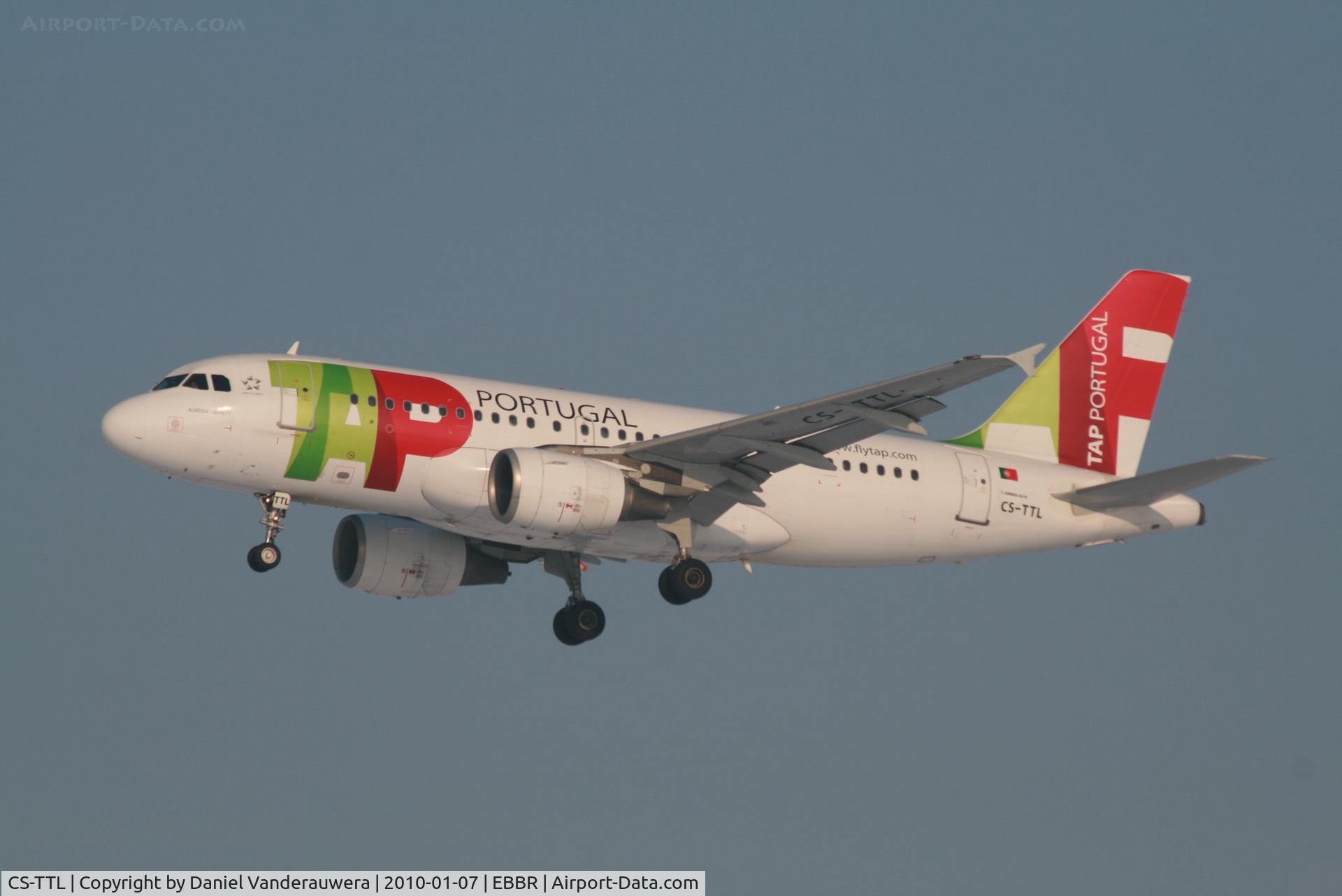 CS-TTL, 1999 Airbus A319-111 C/N 1100, Arrival of flight TP604 to RWY 25L