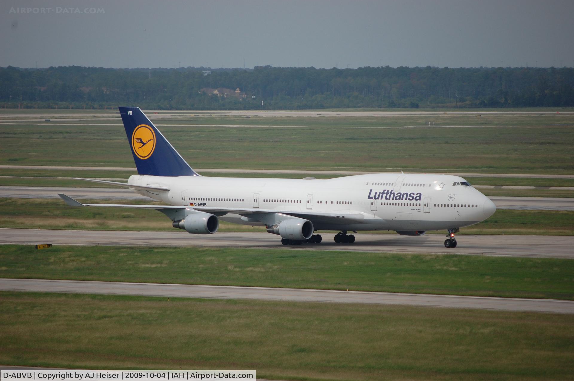D-ABVB, 1988 Boeing 747-430 C/N 23817, D-ABVB taxiing down txy NA to the gate