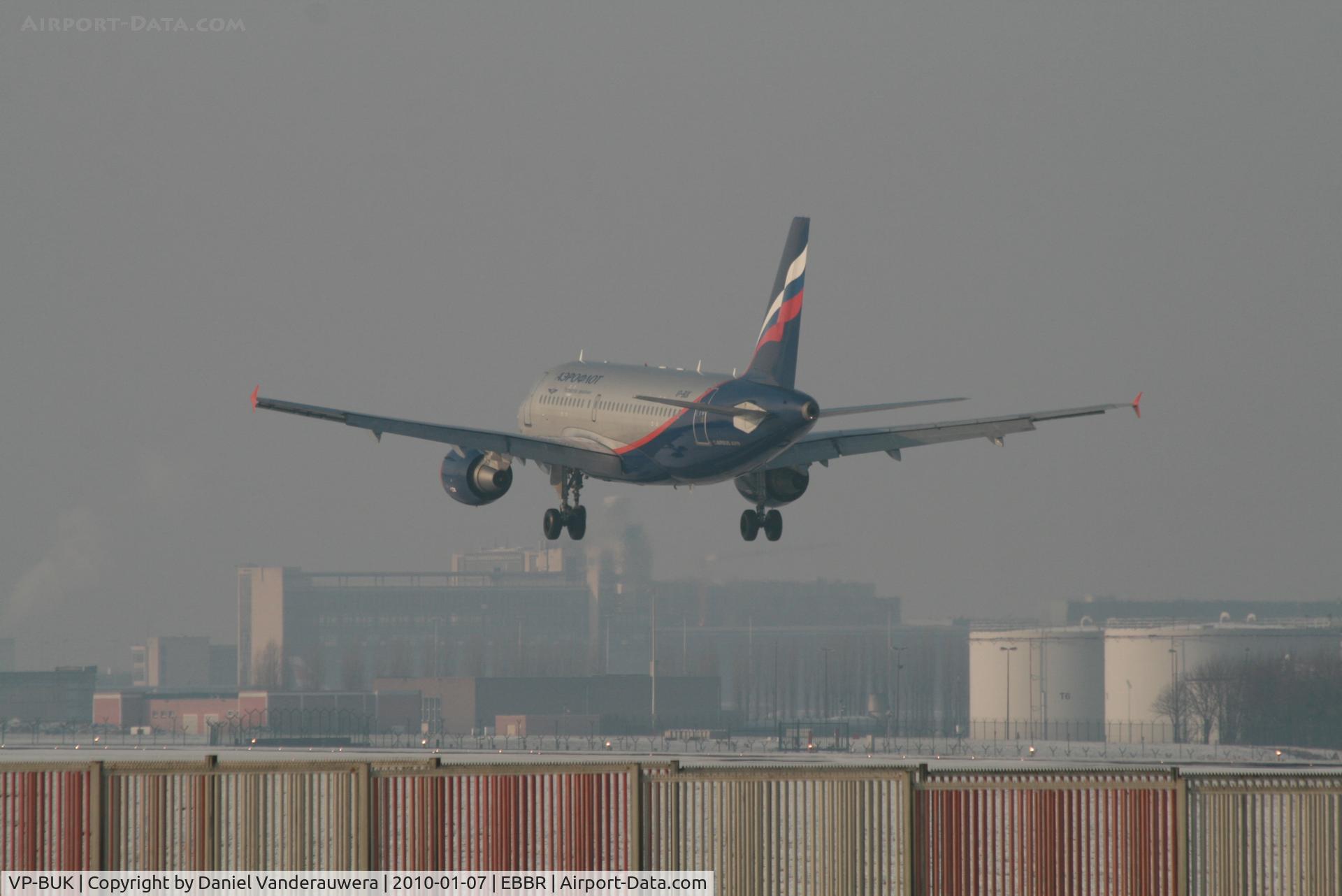 VP-BUK, 2007 Airbus A319-112 C/N 3281, Several seconds before landing on RWY 25L