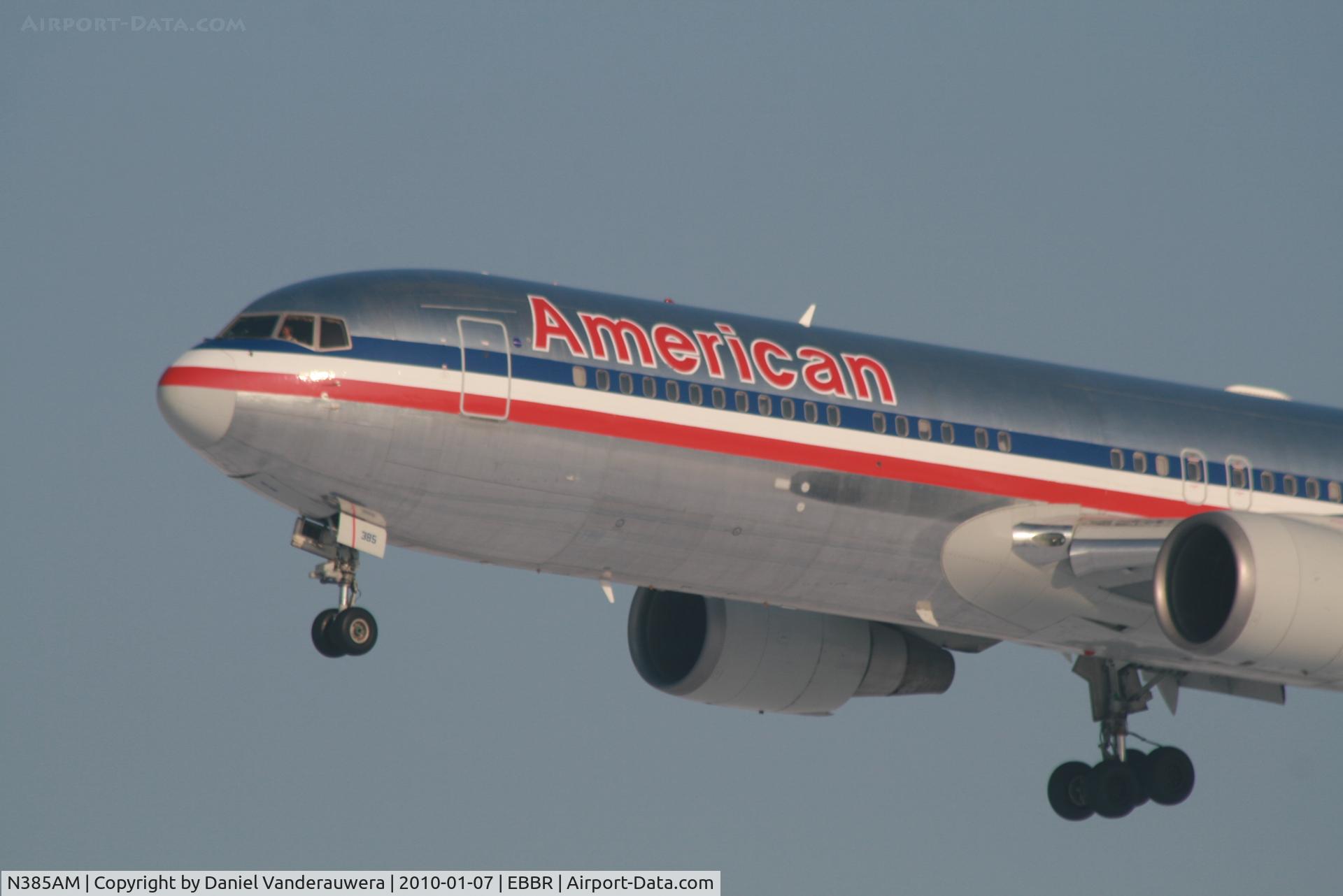 N385AM, 1994 Boeing 767-323 C/N 27059, Arrival of flight AA108 to RWY 25L