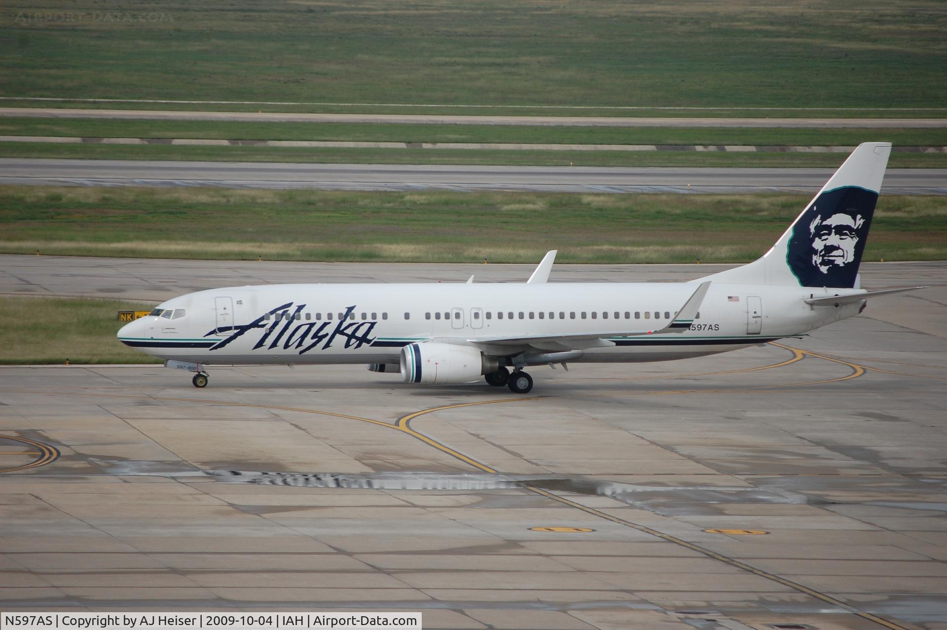 N597AS, 2008 Boeing 737-890 C/N 35689, N597AS, the lone ASA arrival from SEA, taxiing to parking on txy NB