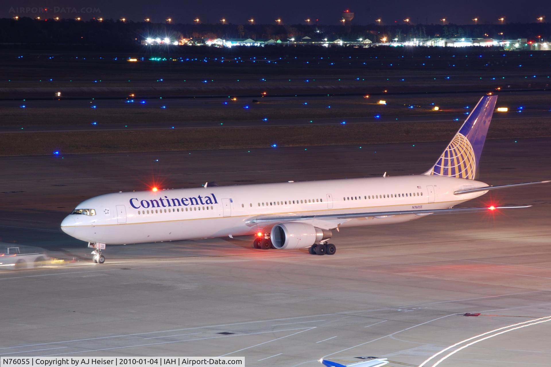 N76055, 2001 Boeing 767-424/ER C/N 29450, N76055 ready for engine startup after pushback into Term D ramp