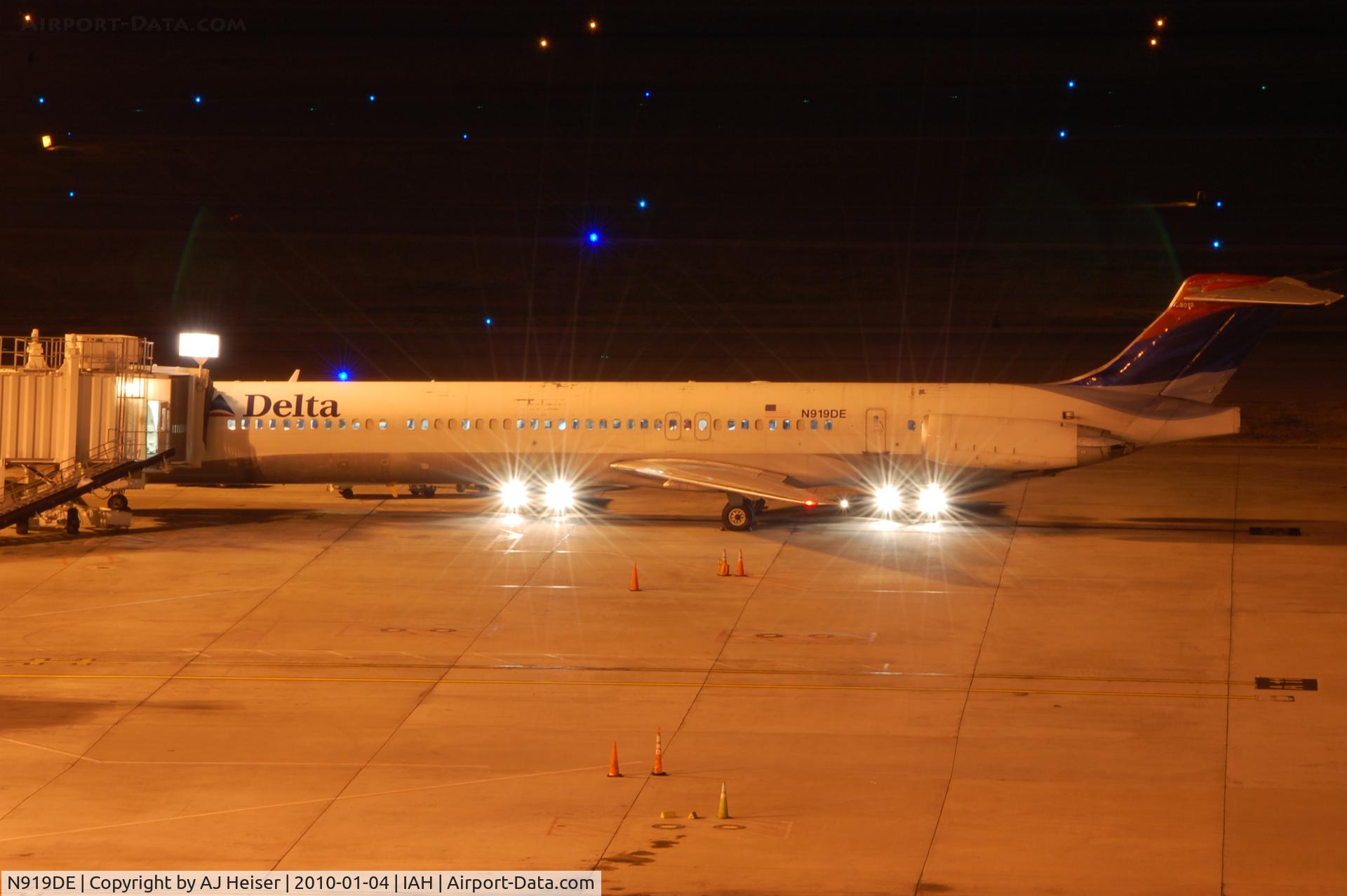 N919DE, 1993 McDonnell Douglas MD-88 C/N 53422, N919DE parked at a north side Term A gate