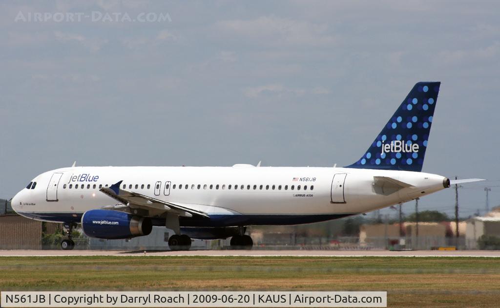 N561JB, 2003 Airbus A320-232 C/N 1927, JBU rolls on 17L.