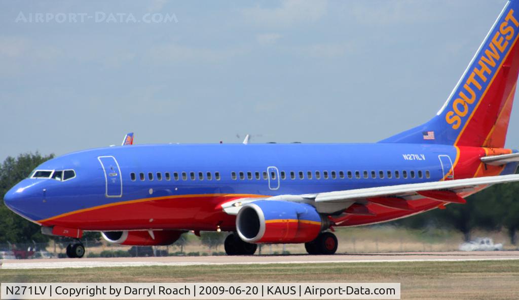 N271LV, 1998 Boeing 737-705 C/N 29090, SWA leaves from the same runway he came in on (17L).