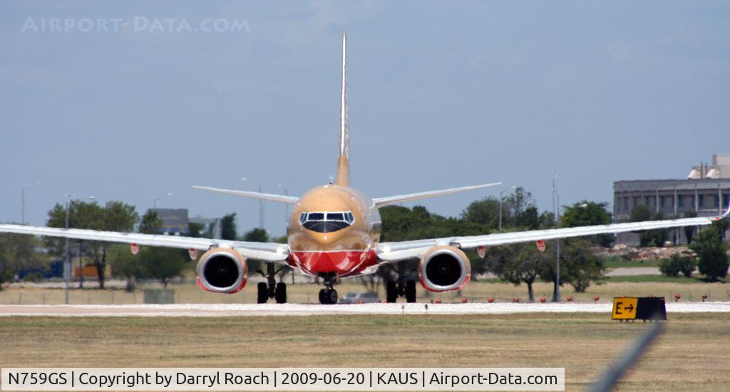 N759GS, 1999 Boeing 737-7H4 C/N 30544, SWA still in the old livery taxis onto 17L.