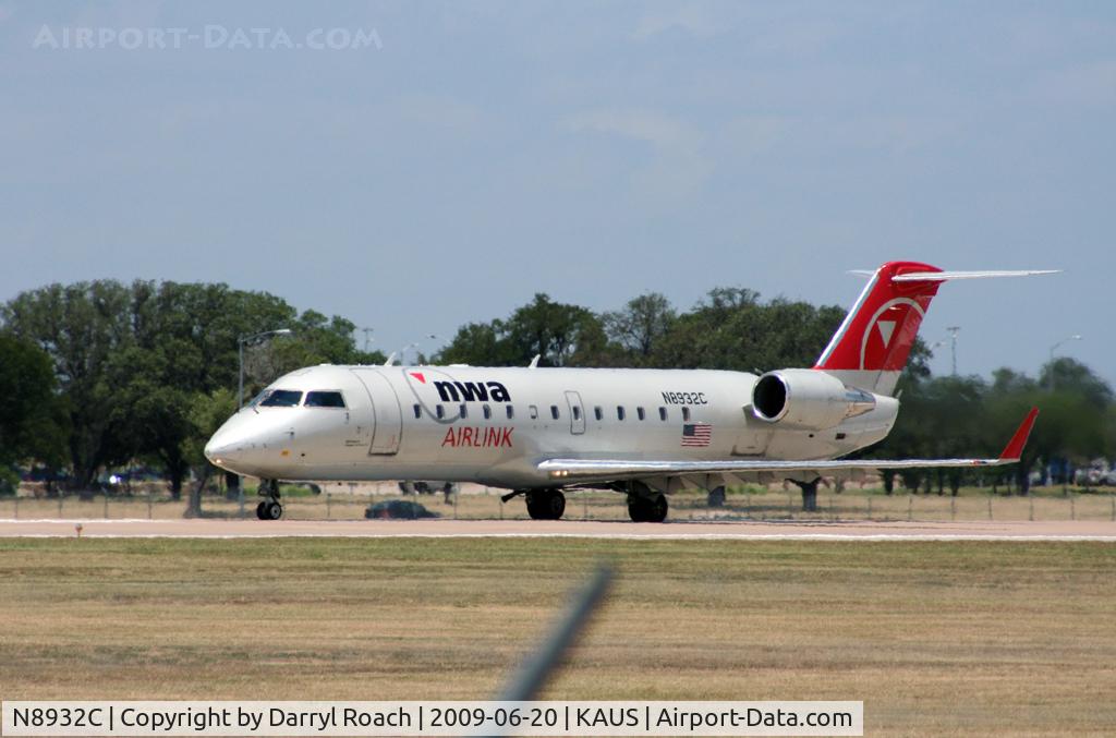 N8932C, 2004 Bombardier CRJ-200 (CL-600-2B19) C/N 7932, NWAX departs the same way he came in (17L).