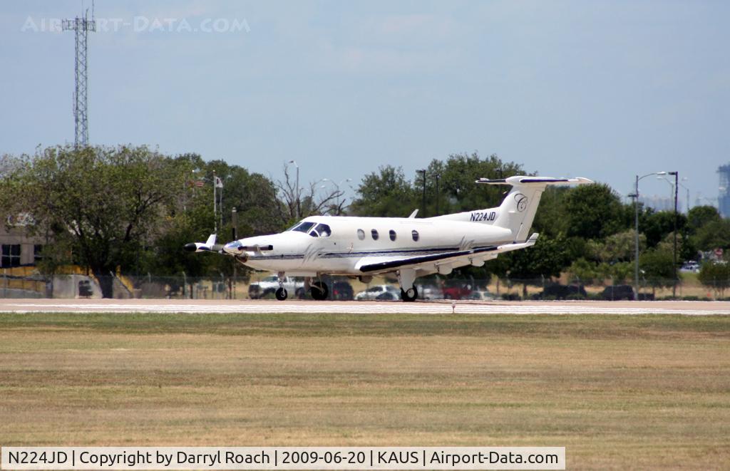 N224JD, 1998 Pilatus PC-12/45 C/N 220, PC12 departs 17L.