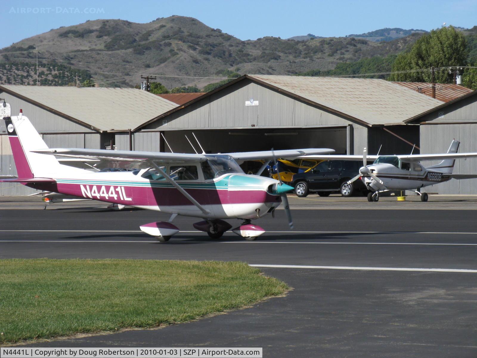 N4441L, 1966 Cessna 172G C/N 17254534, 1966 Cessna 172G, Continental O-300 145 Hp, landing roll Rwy 04