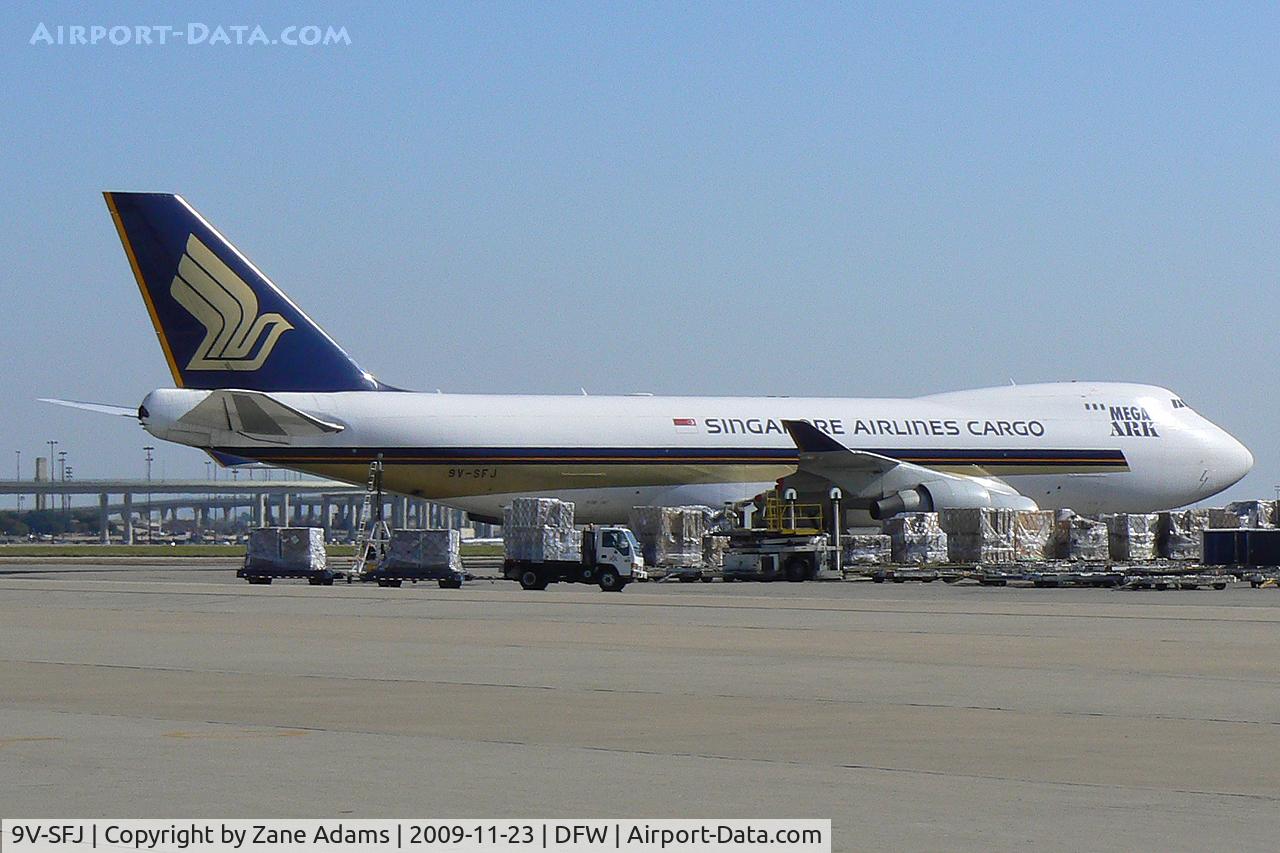 9V-SFJ, 2001 Boeing 747-412F/SCD C/N 26559, Singapore Airlines Cargo at DFW West Frieght