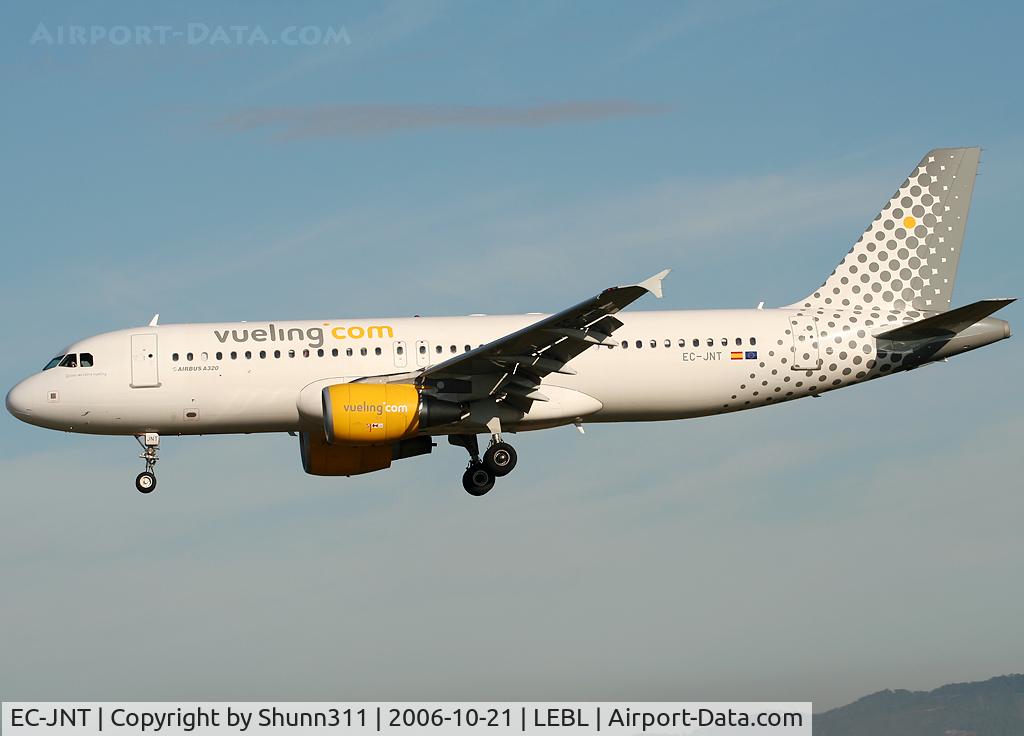 EC-JNT, 2005 Airbus A320-214 C/N 2623, Landing rwy 25R