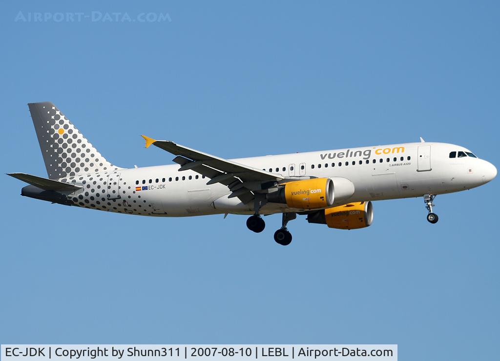 EC-JDK, 2002 Airbus A320-214 C/N 1769, Landing rwy 25R