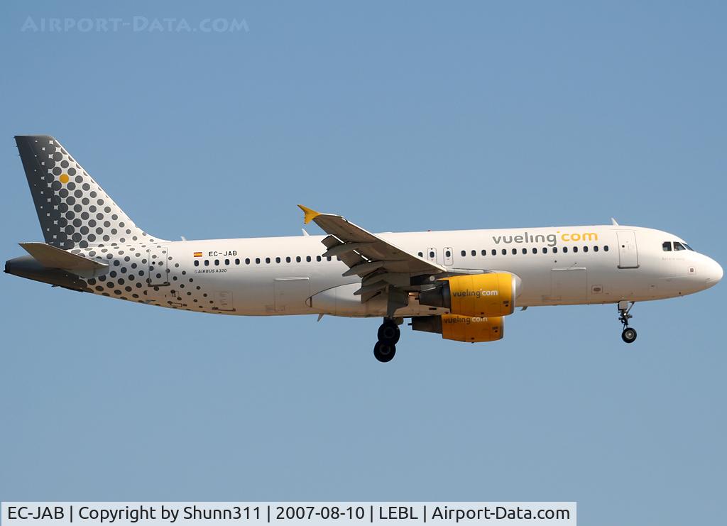 EC-JAB, 2004 Airbus A320-214 C/N 2227, Landing rwy 25R