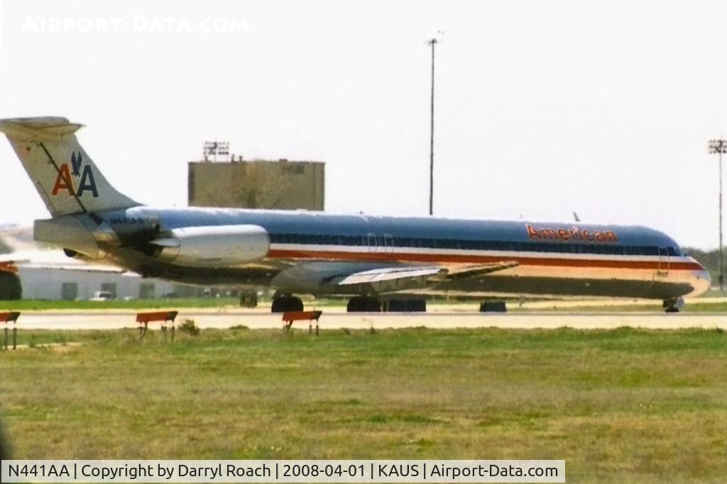 N441AA, 1987 McDonnell Douglas MD-82 (DC-9-82) C/N 49460, AAL taxis in from 17L.