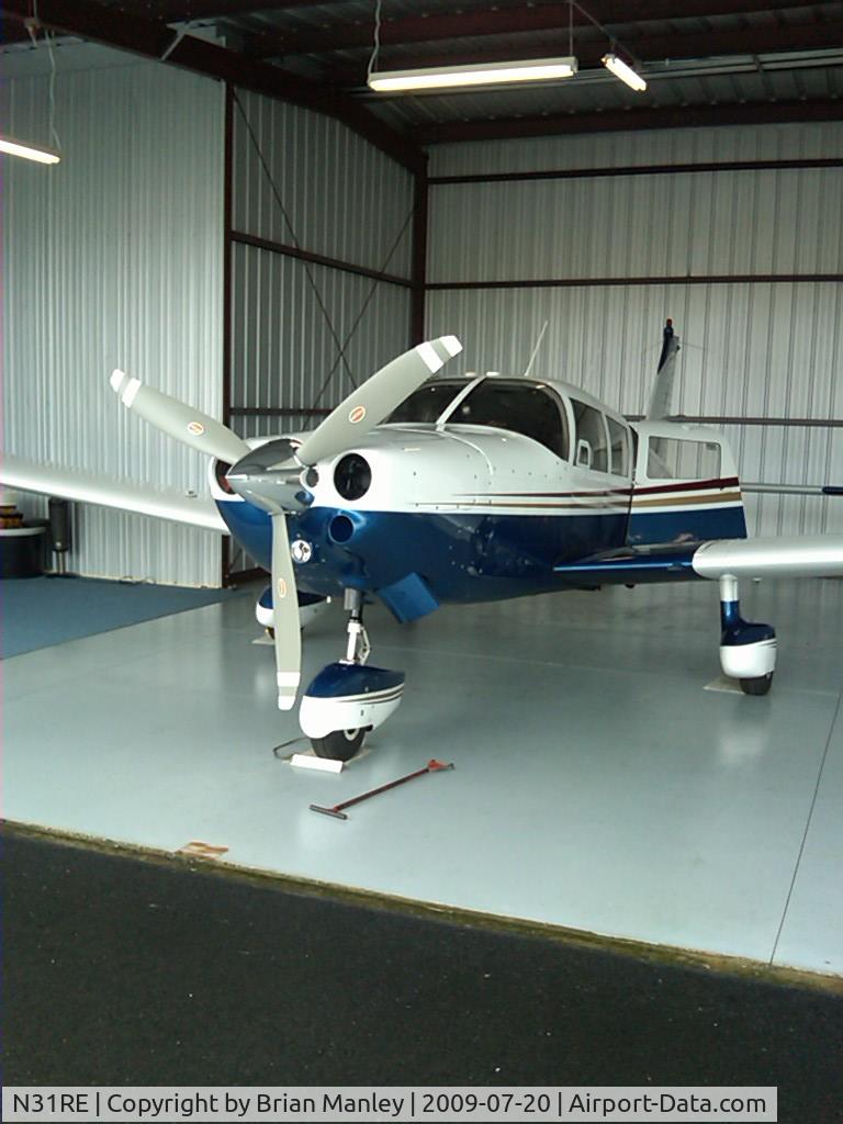 N31RE, 1966 Piper PA-32-260 Cherokee Six C/N 32-530, N31RE in hangar