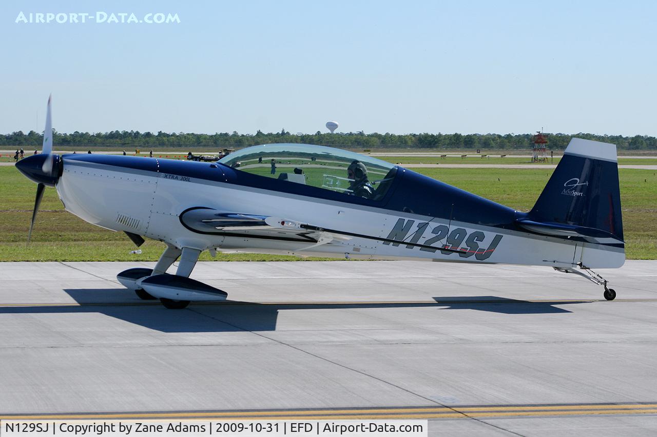 N129SJ, 2001 Extra EA-300L C/N 129, At the 2009 Wings Over Houston Airshow