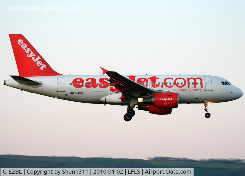 G-EZBL, 2007 Airbus A319-111 C/N 3053, Landing rwy 09