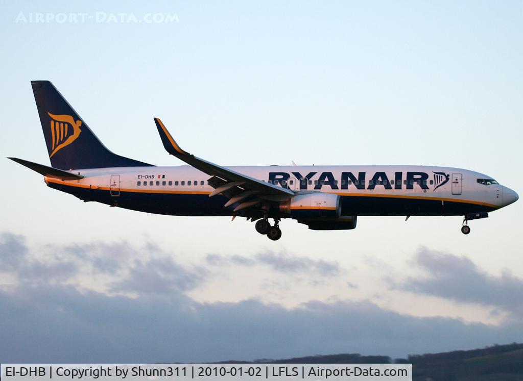 EI-DHB, 2005 Boeing 737-8AS C/N 33572, Landing rwy 09