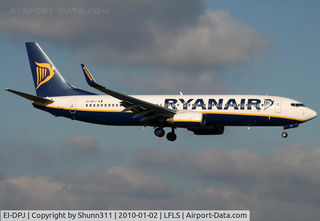 EI-DPJ, 2007 Boeing 737-8AS C/N 33609, Landing rwy 09