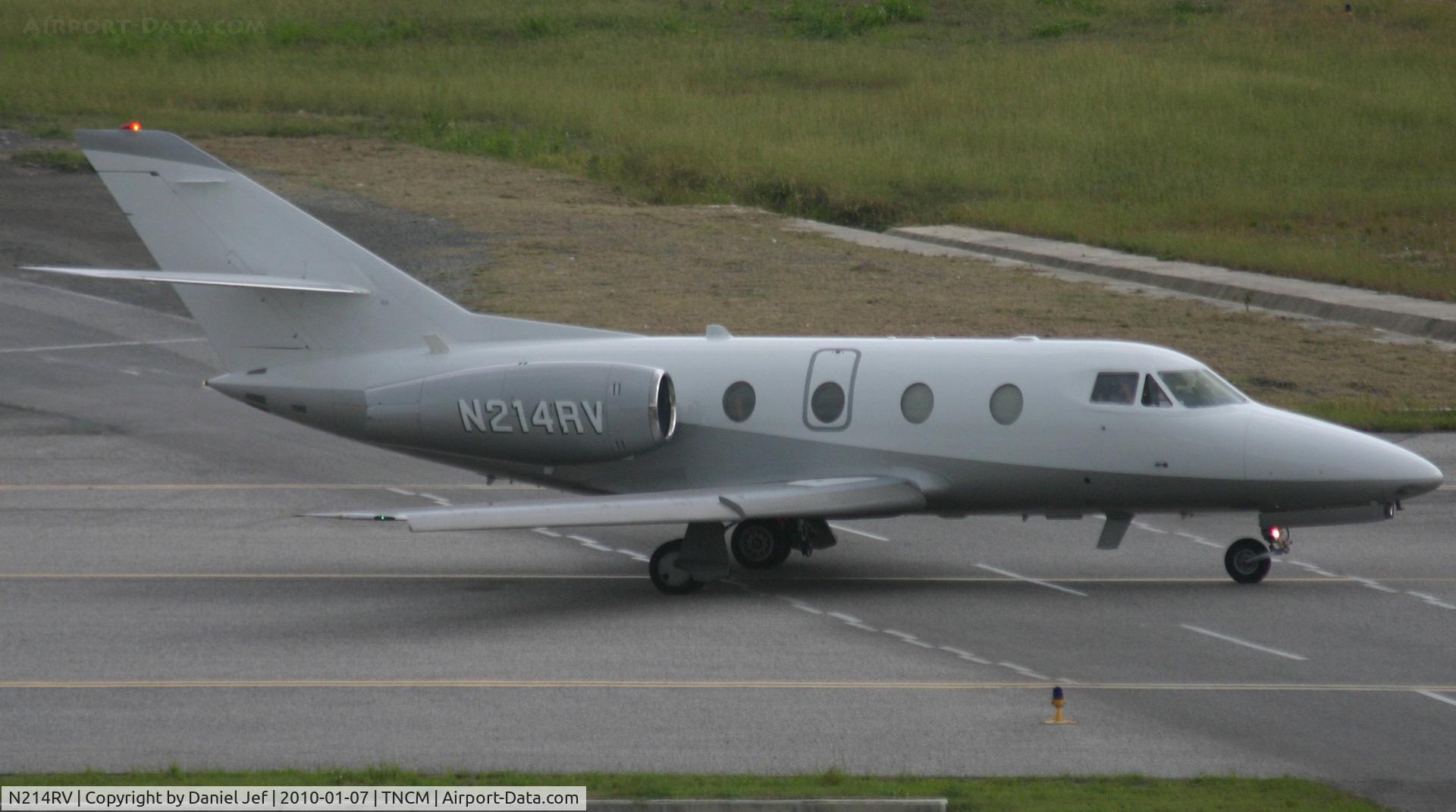 N214RV, 1988 Dassault Falcon 10 C/N 217, N214RV taxing to the holdin g point Alpha