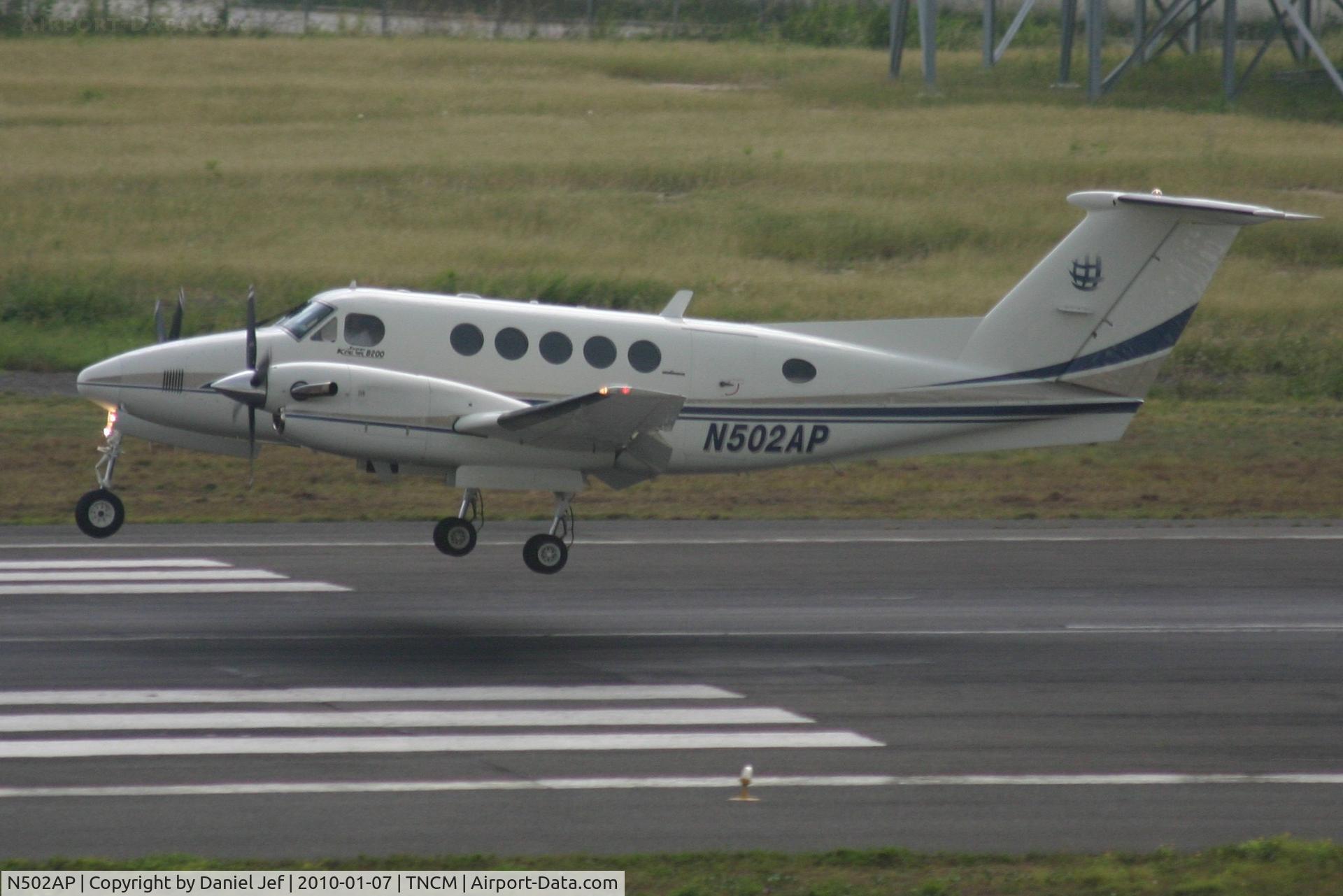 N502AP, 1984 Beech 200 C/N BB-1187, N502AP landing at TNCM