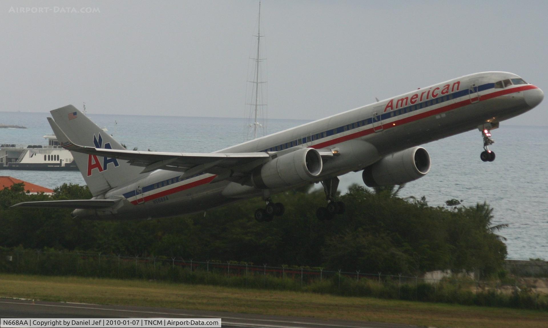 N668AA, 1992 Boeing 757-223 C/N 25333, American airlines N668AA departing TNCM on runway 28