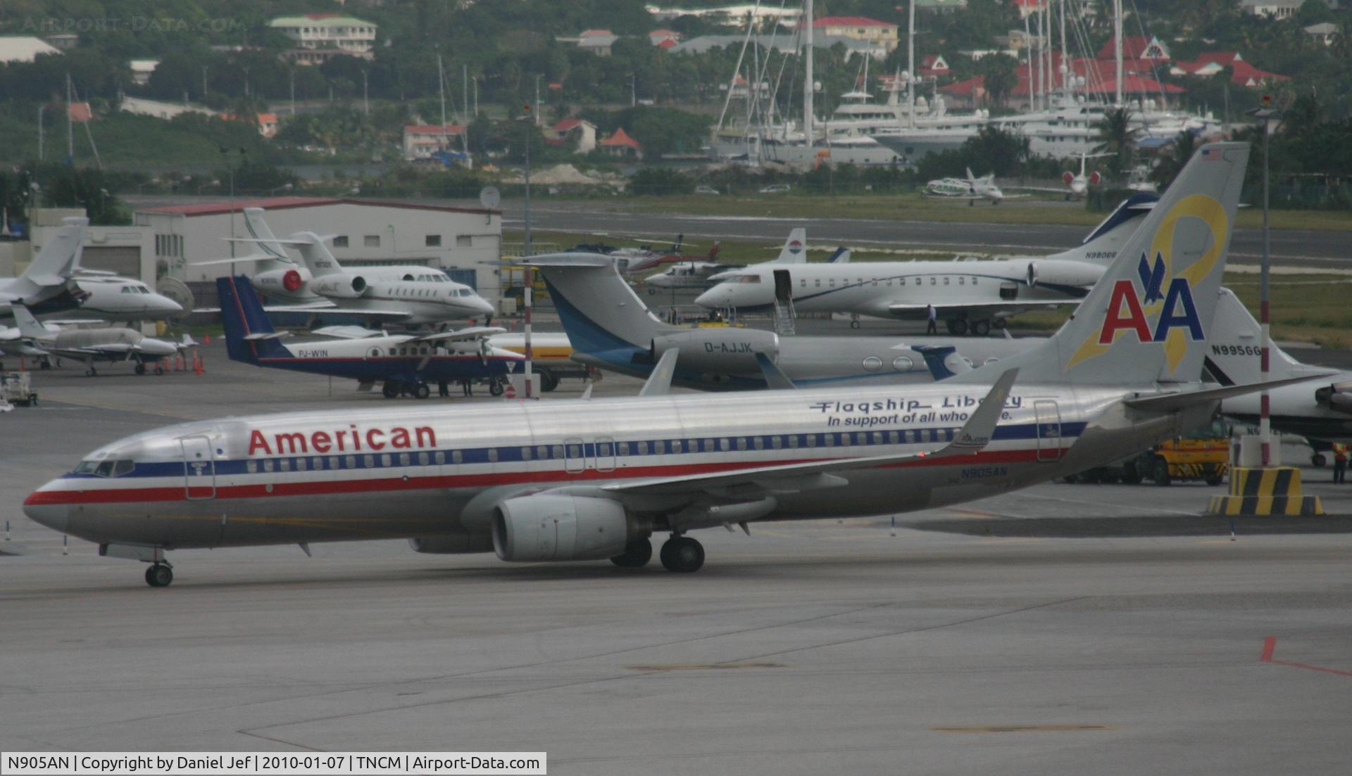 N905AN, 1999 Boeing 737-823 C/N 29507, American airlines N905AN taxing to the gates at TNCM