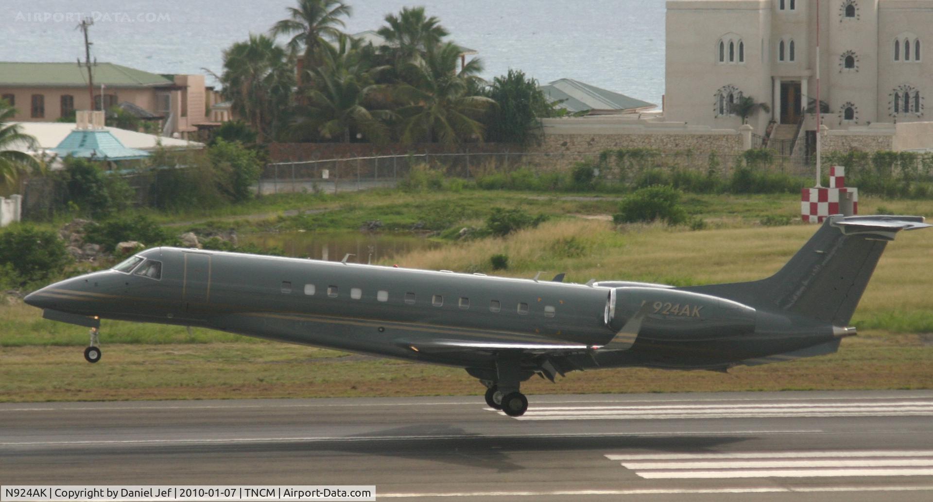 N924AK, 2008 Embraer EMB-135BJ Legacy C/N 14501034, N924AK landing at TNCM