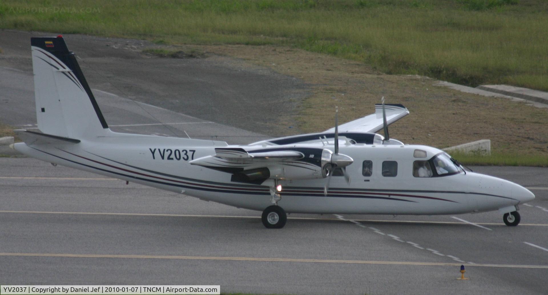 YV2037, 1975 Rockwell 690A Turbo Commander Turbo Commander C/N 11325, YV2037 taxing to the holding point alpha for take of