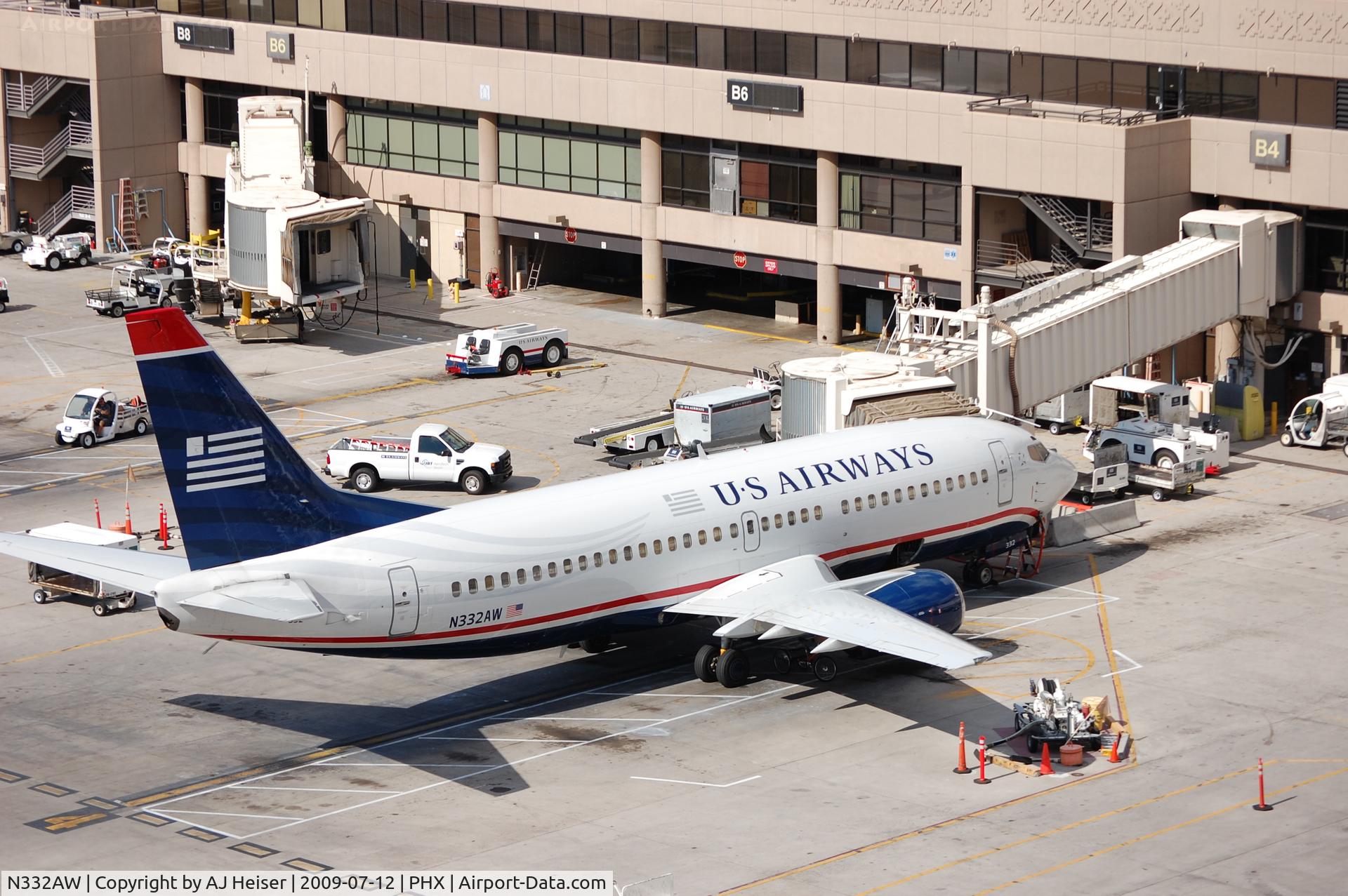 N332AW, 1987 Boeing 737-3B7 C/N 23384, N332AW at gate B4