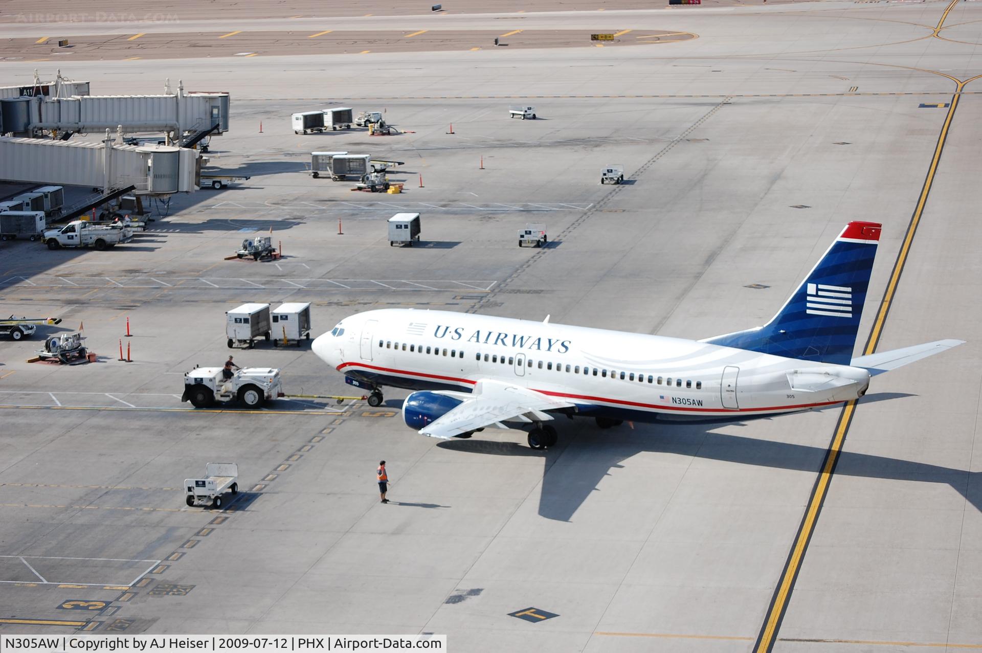 N305AW, 1988 Boeing 737-3G7 C/N 24012, N305AW pushing back from gate A4