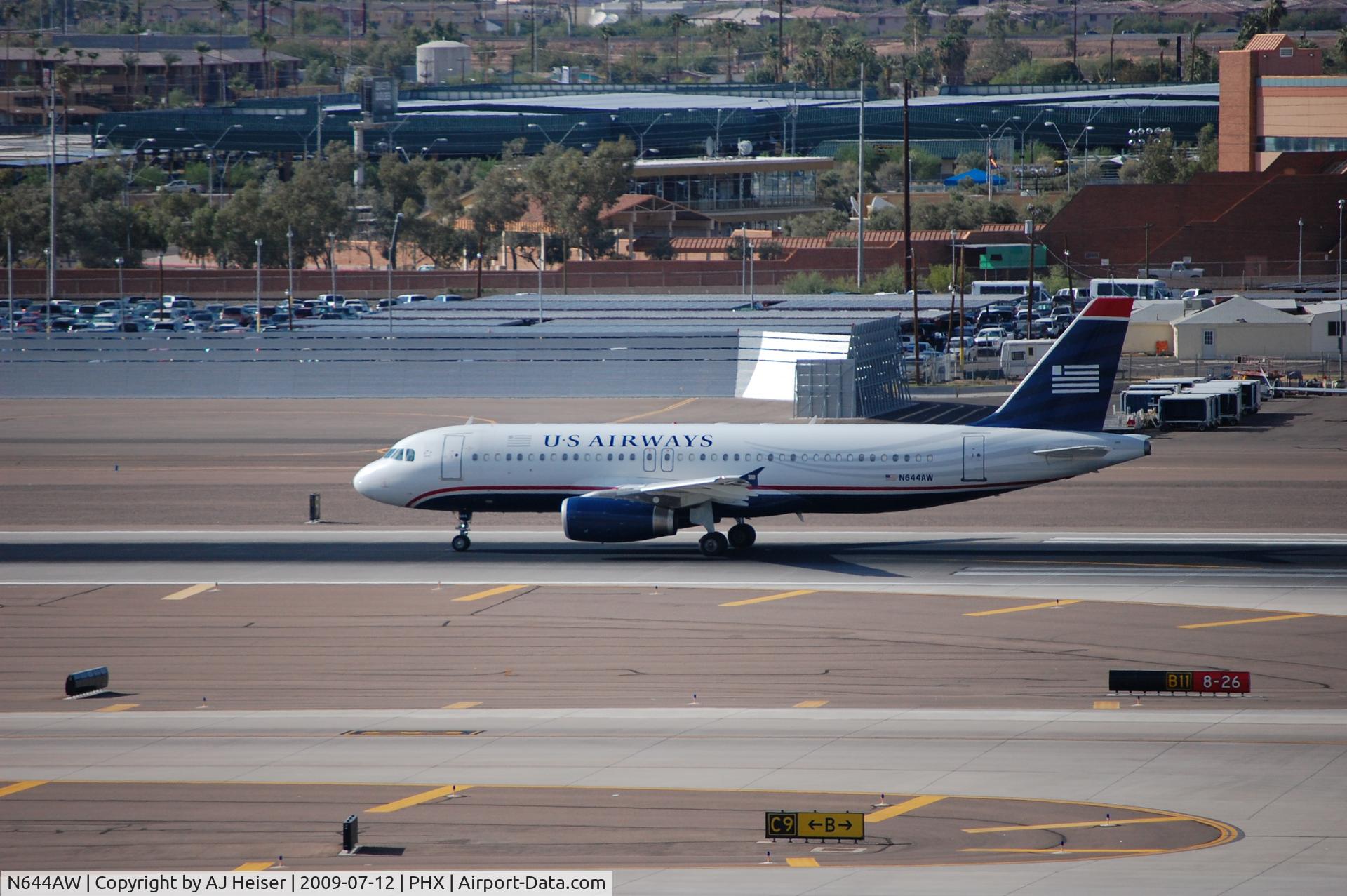 N644AW, 1992 Airbus A320-231 C/N 317, N644AW landing roll rwy 26