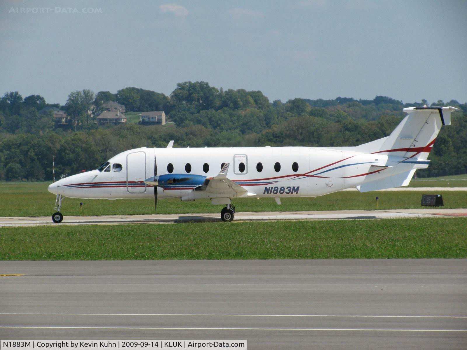 N1883M, 1999 Raytheon Aircraft Company 1900D C/N UE-354, Meijer corporate transport in profile