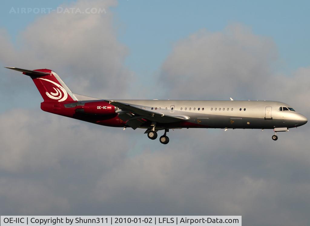 OE-IIC, 1992 Fokker 100 (F-28-0100) C/N 11406, Landing rwy 09