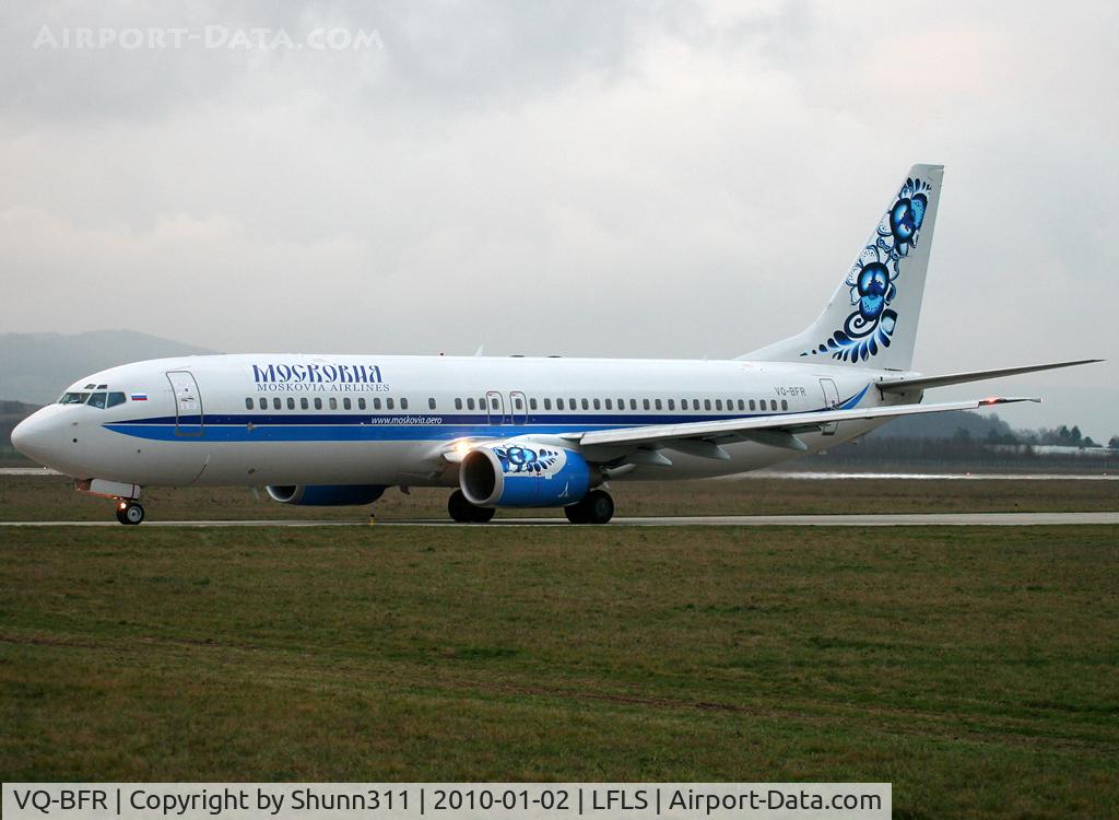 VQ-BFR, 2000 Boeing 737-883 C/N 30468, Lining up rwy 09 for departure...