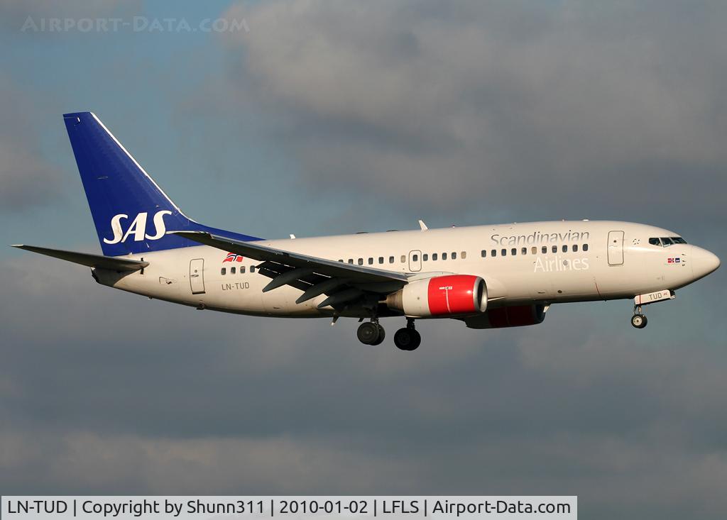 LN-TUD, 1998 Boeing 737-705 C/N 28217, Landing rwy 09