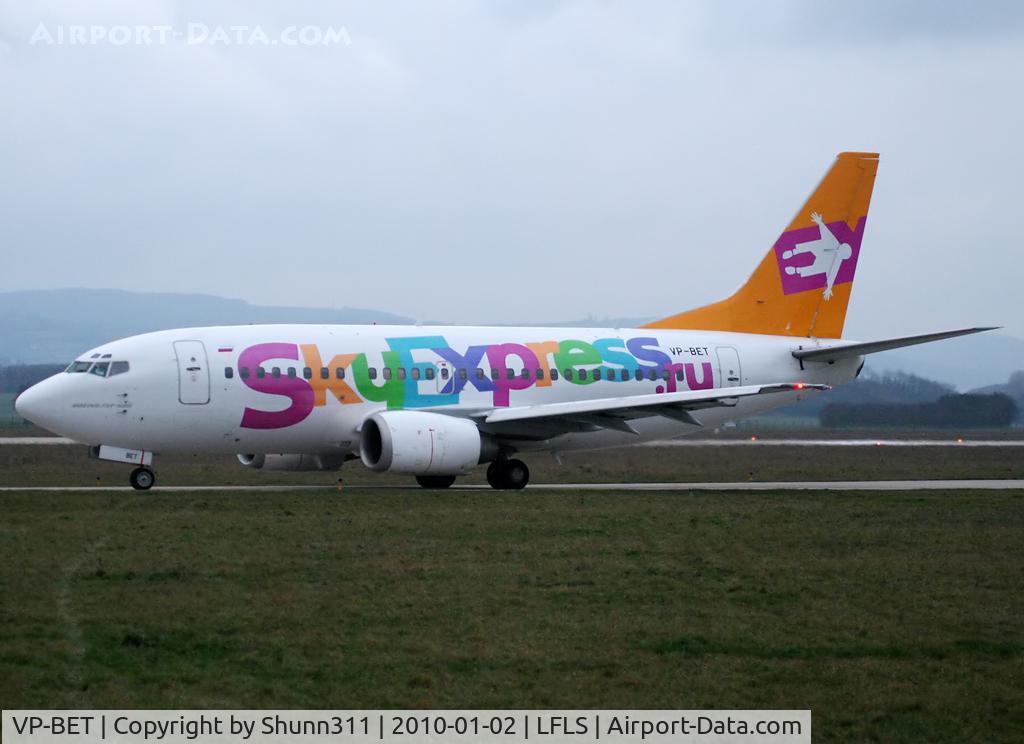 VP-BET, 1990 Boeing 737-53C C/N 24825, Lining up rwy 09 for departure...