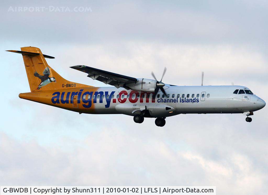G-BWDB, 1995 ATR 72-202 C/N 449, Landing rwy 09
