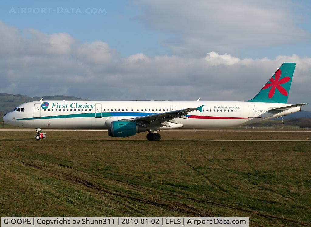 G-OOPE, 1998 Airbus A321-211 C/N 852, Lining up rwy 09 for departure...