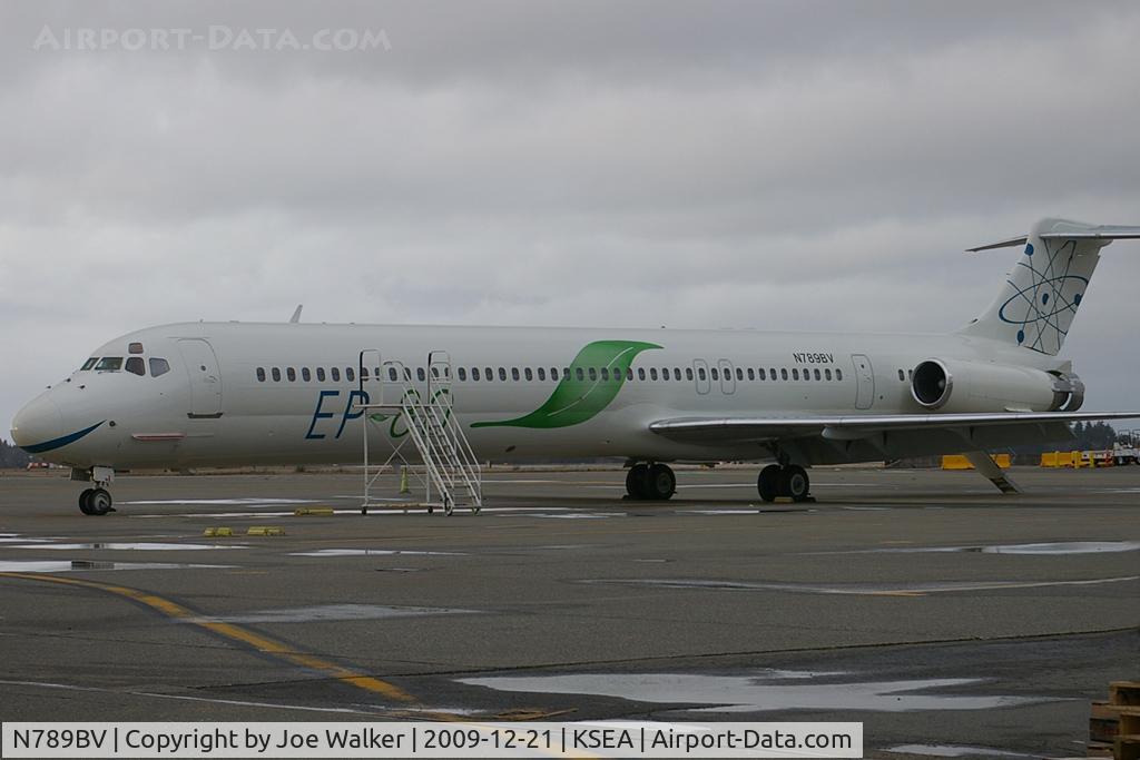 N789BV, 1989 McDonnell Douglas MD-83 (DC-9-83) C/N 49789, A new type of thrust reverser is being tested, by Dugan Kinetics, on this ex JetsGo MD-83. Aircraft seen at SEA on one of its test flight stops.
